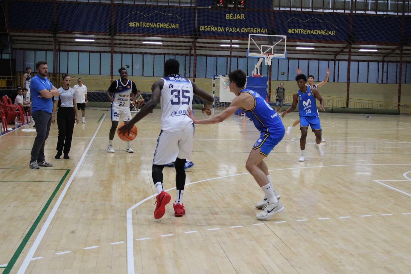 Béjar disfruta con el baloncesto