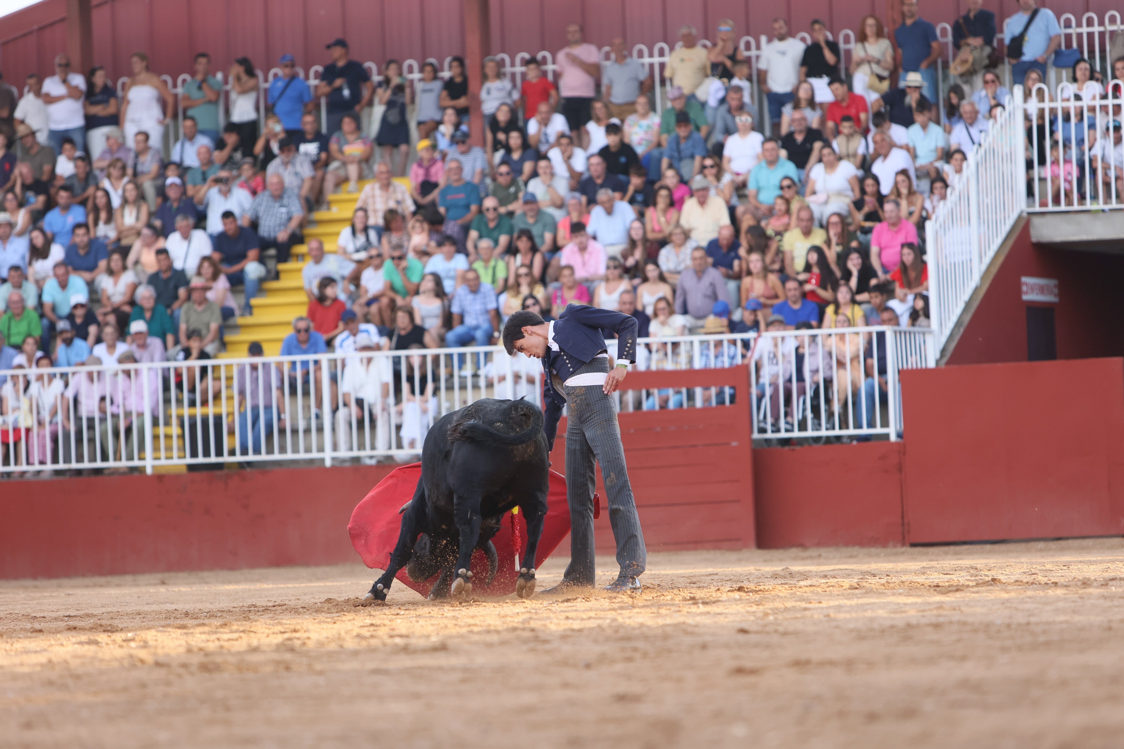 Dos orejas para Mateos, Norte y Rojo en el certamen de novilleros