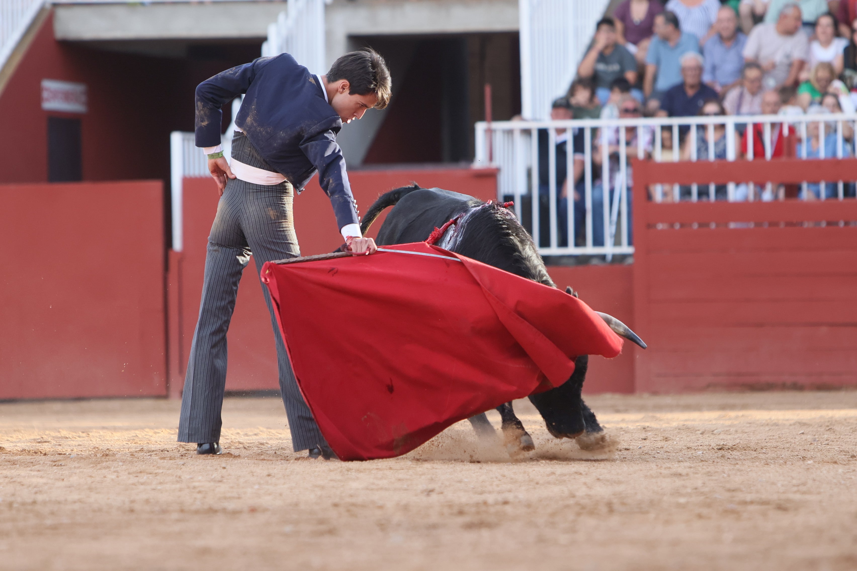 Dos orejas para Mateos, Norte y Rojo en el certamen de novilleros