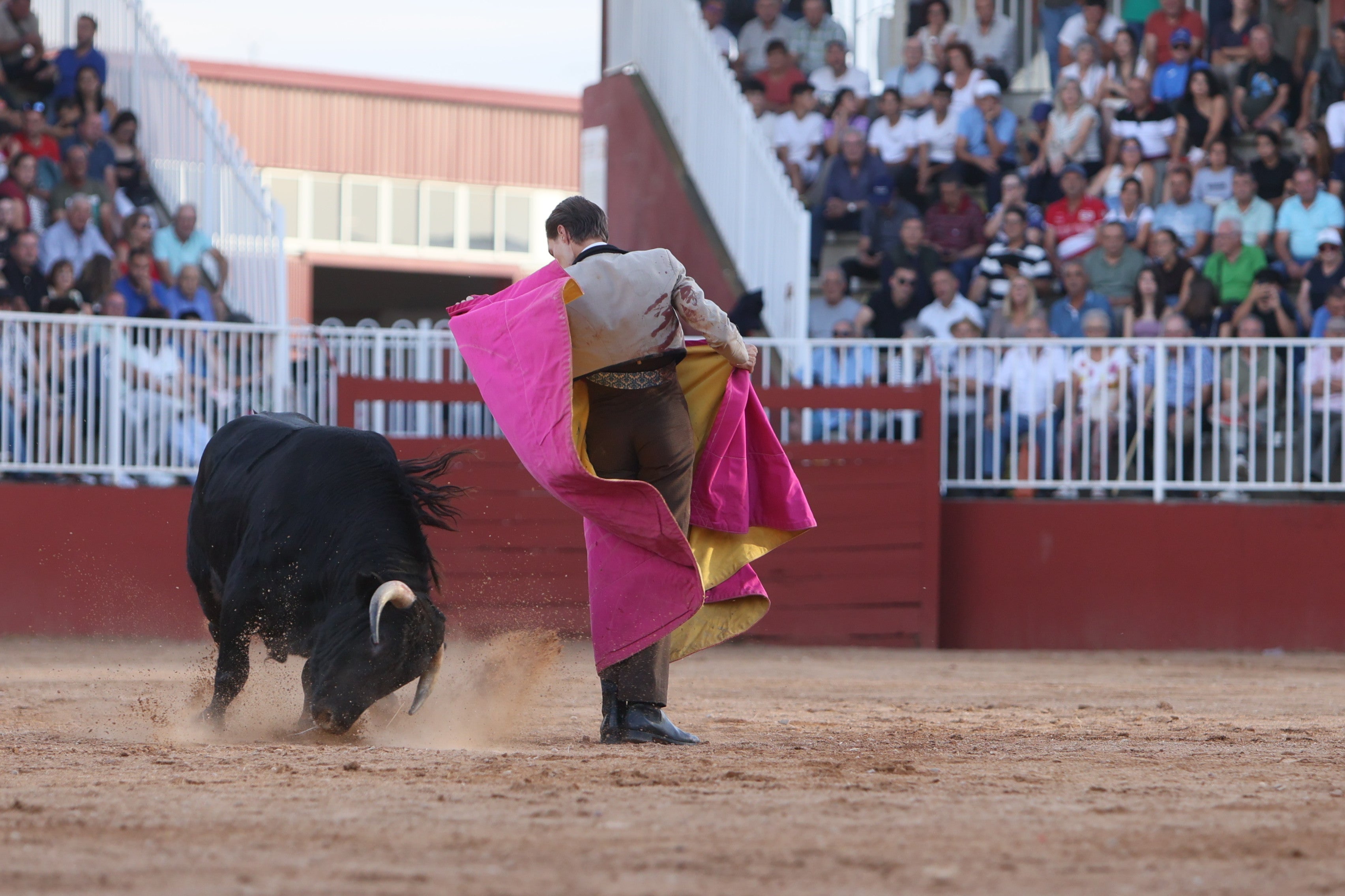 Dos orejas para Mateos, Norte y Rojo en el certamen de novilleros