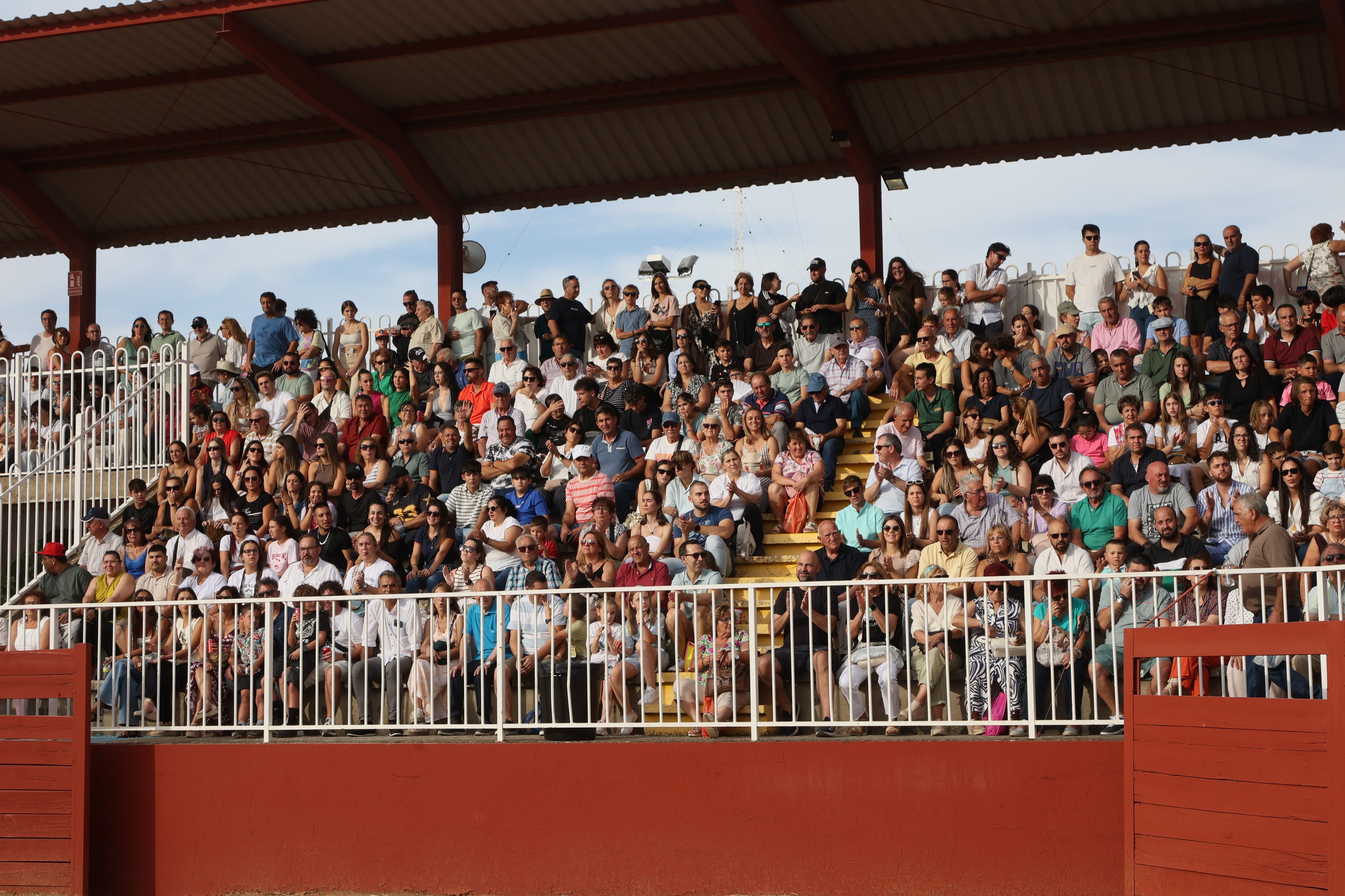 Dos orejas para Mateos, Norte y Rojo en el certamen de novilleros