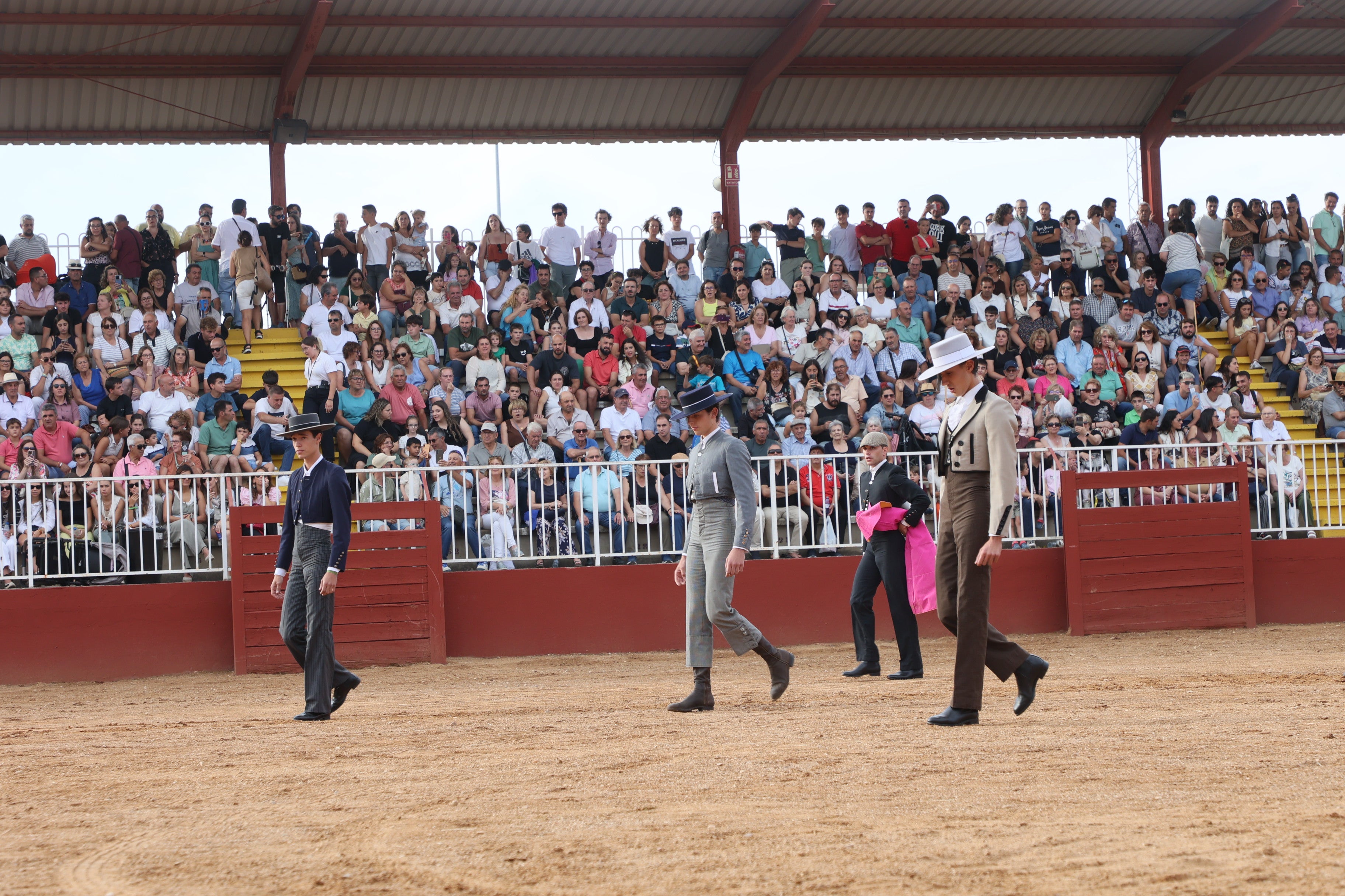 Dos orejas para Mateos, Norte y Rojo en el certamen de novilleros