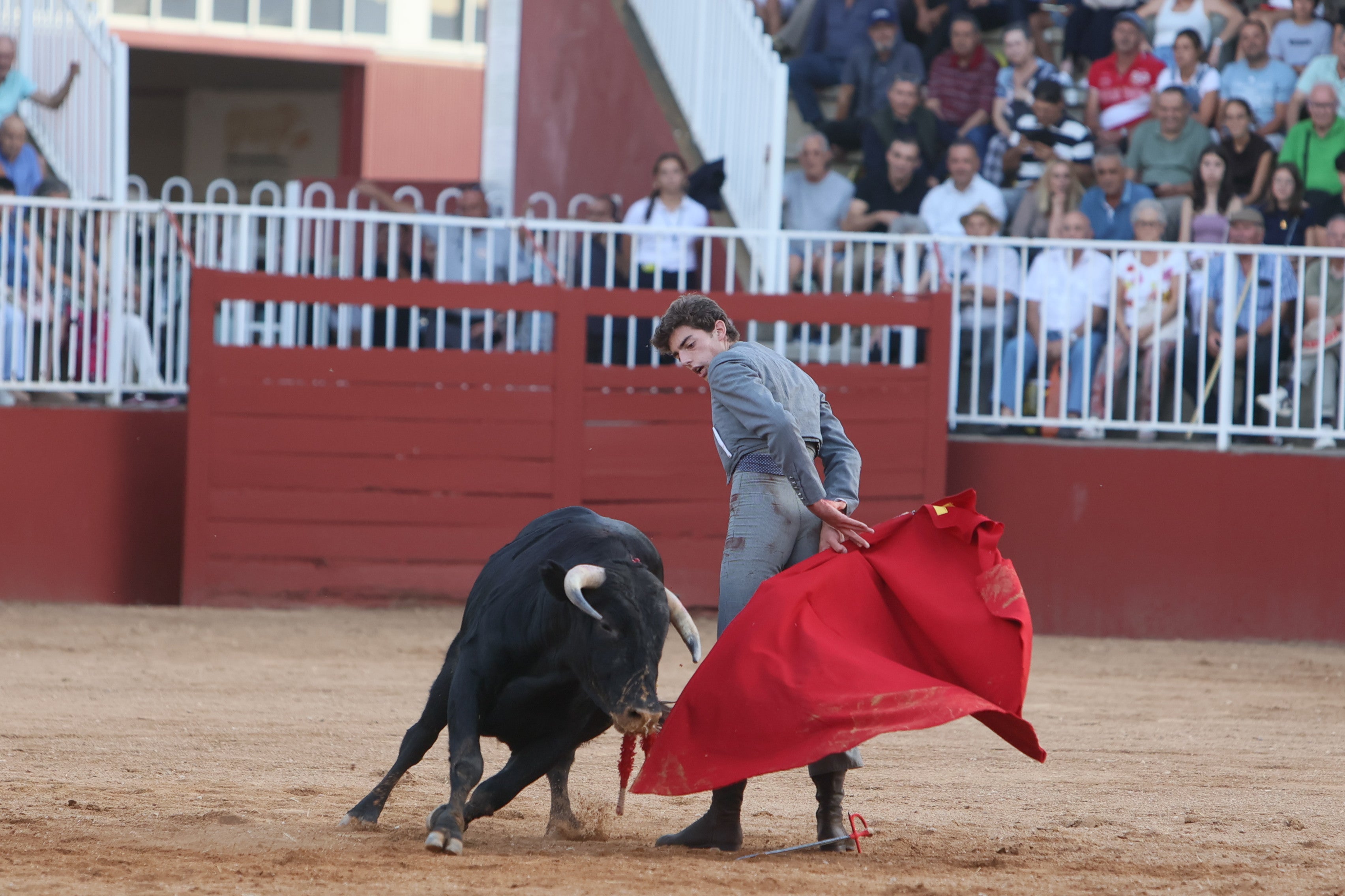 Dos orejas para Mateos, Norte y Rojo en el certamen de novilleros