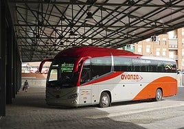 Un autocar de Avanza, aparcado en la estación de autobuses de Salamanca.