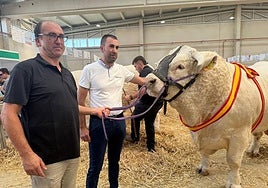 A la derecha, David Llamazares.