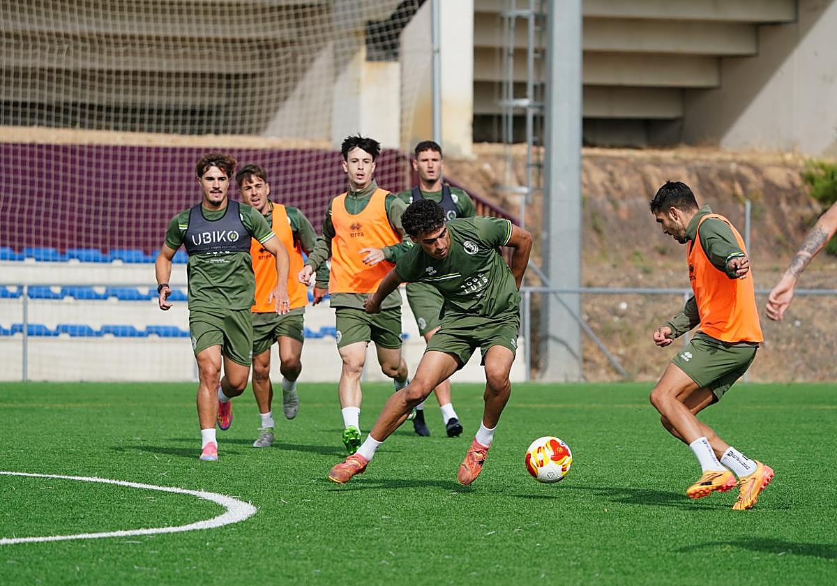 Imagen de los jugadores de Unionistas en un entrenamiento.