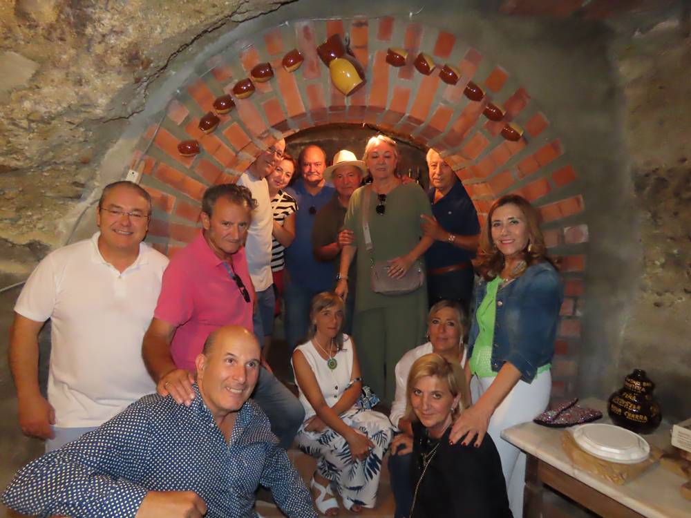 Visita al patrimonio subterráneo de Macotera