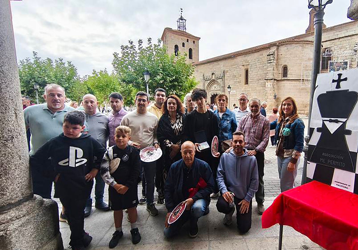 Ganadores, organizadores y algunos participantes del torneo.