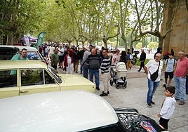El rugido de los motores clásicos portugueses acaparan miradas en el IV Concurso de Elegancia de Vehículos de Salamanca