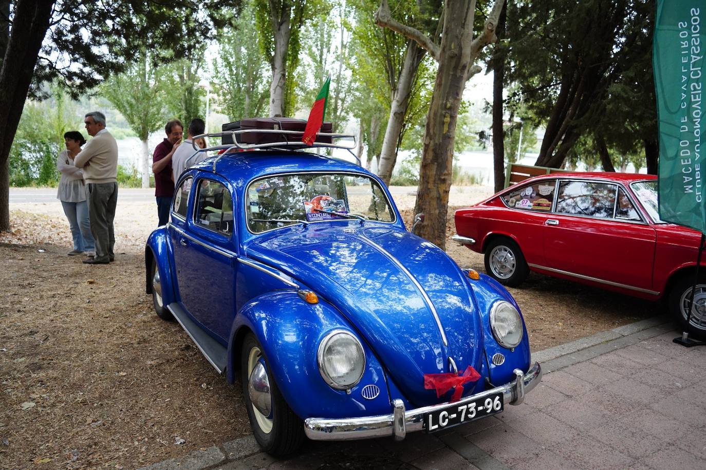 El rugido de los motores clásicos portugueses acaparan miradas en el IV Concurso de Elegancia de Vehículos de Salamanca