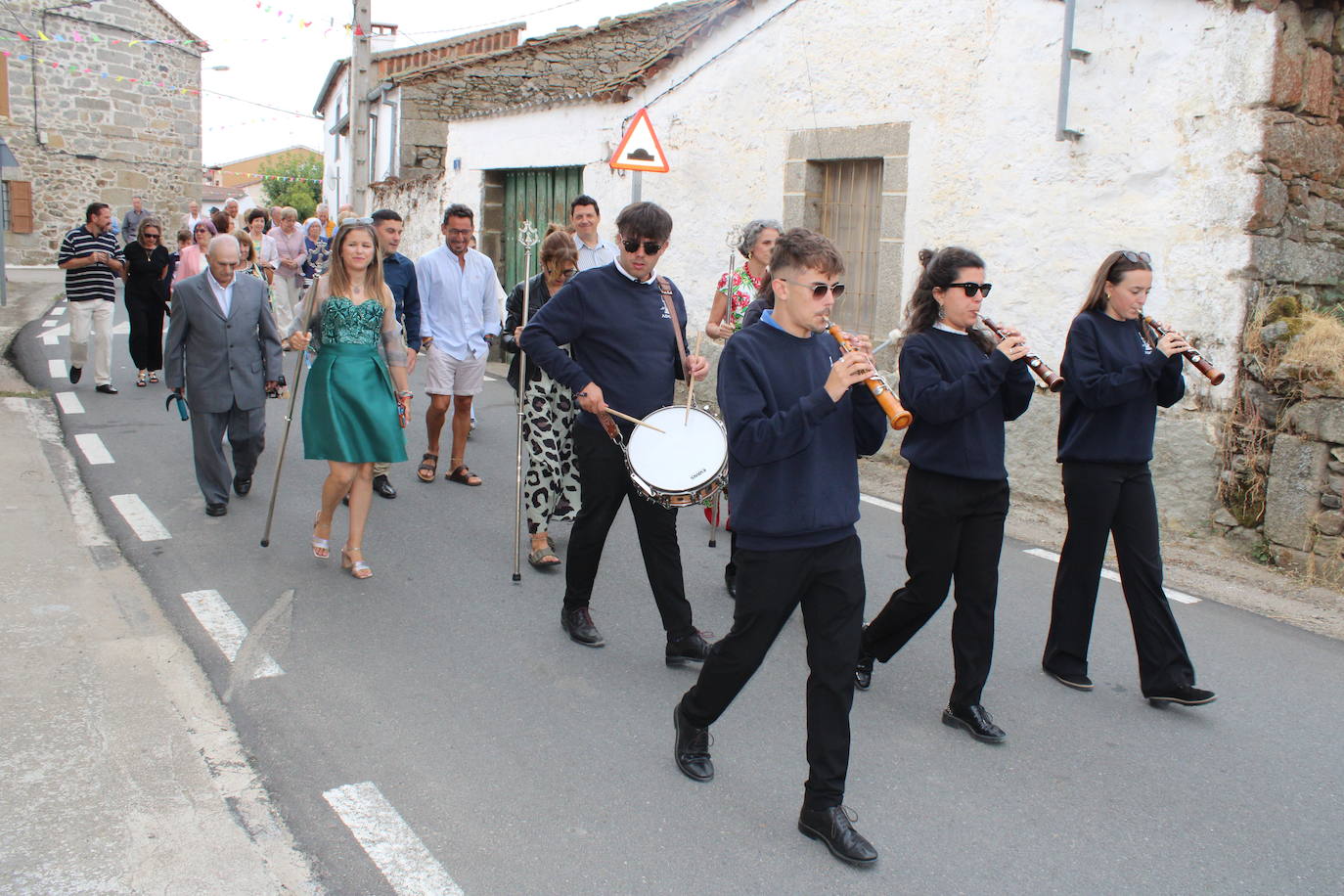 Gallegos de Solmirón acompaña a la Virgen de Gracia Carrero