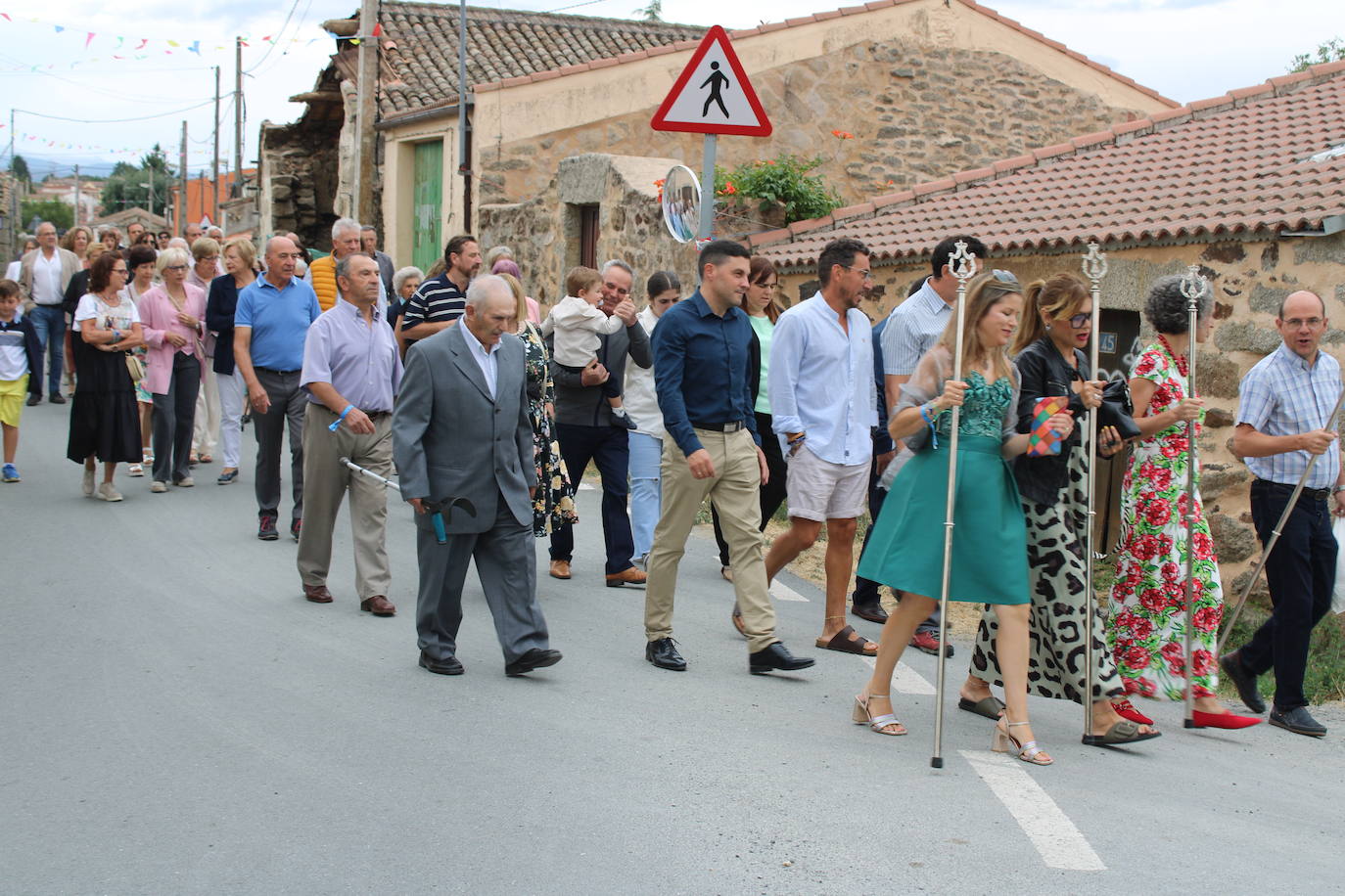 Gallegos de Solmirón acompaña a la Virgen de Gracia Carrero