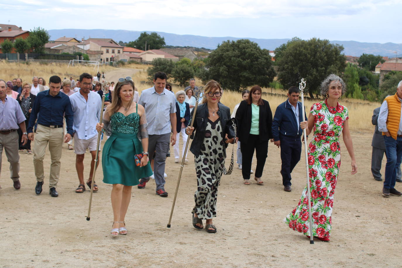 Gallegos de Solmirón acompaña a la Virgen de Gracia Carrero