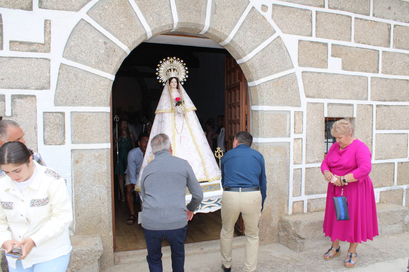 Gallegos de Solmirón acompaña a la Virgen de Gracia Carrero