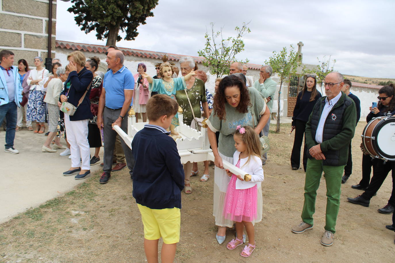 Gallegos de Solmirón acompaña a la Virgen de Gracia Carrero