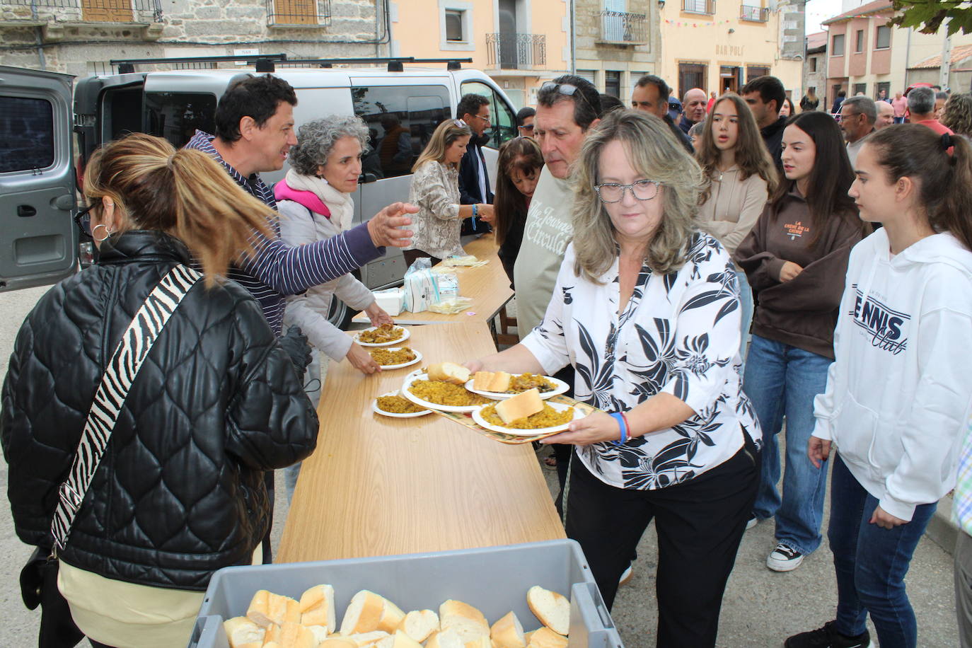 Gallegos de Solmirón acompaña a la Virgen de Gracia Carrero