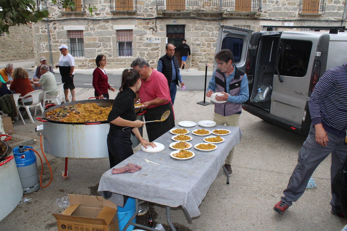 Gallegos de Solmirón acompaña a la Virgen de Gracia Carrero