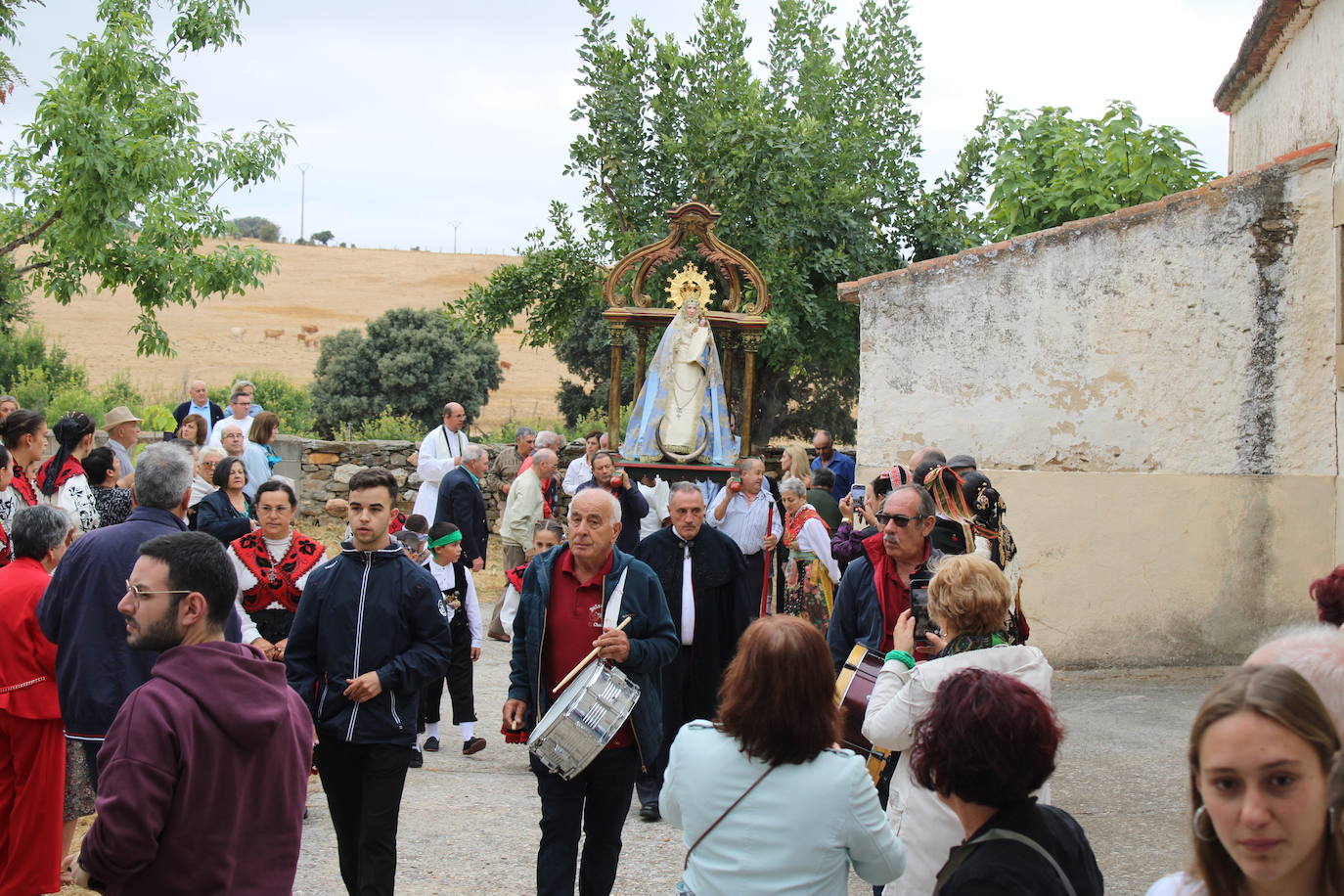 Honores a la Virgen del Carrascal en Cespedosa de Tormes