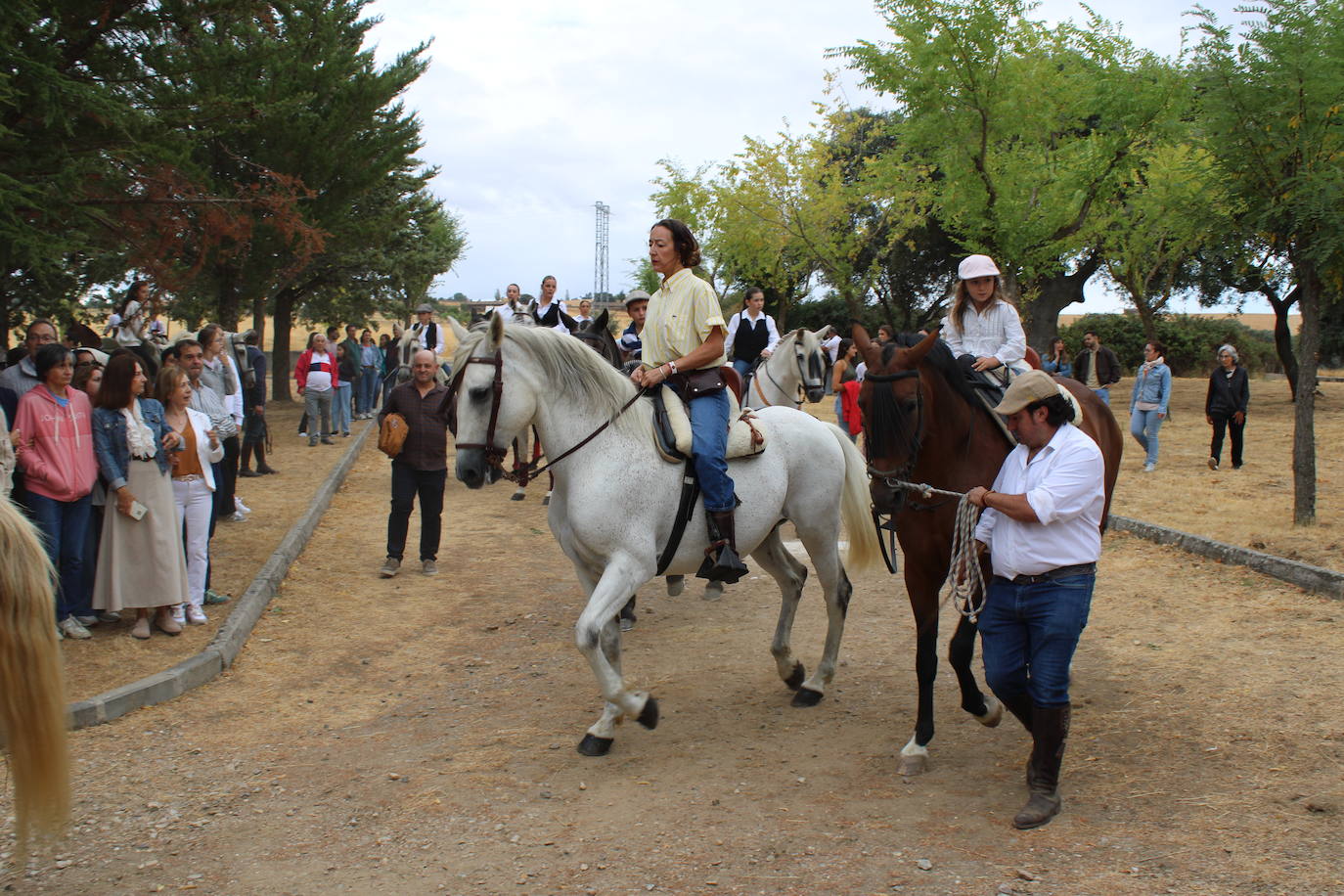 Honores a la Virgen del Carrascal en Cespedosa de Tormes
