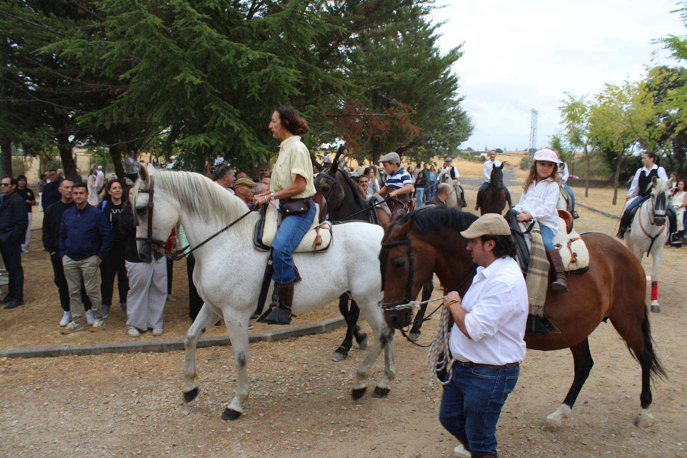 Honores a la Virgen del Carrascal en Cespedosa de Tormes
