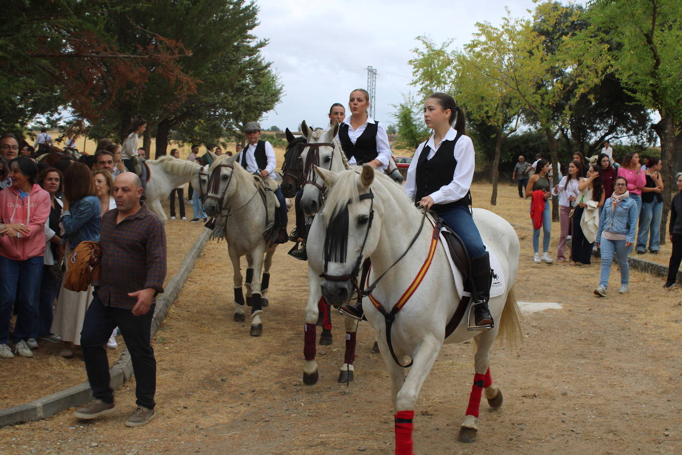 Honores a la Virgen del Carrascal en Cespedosa de Tormes