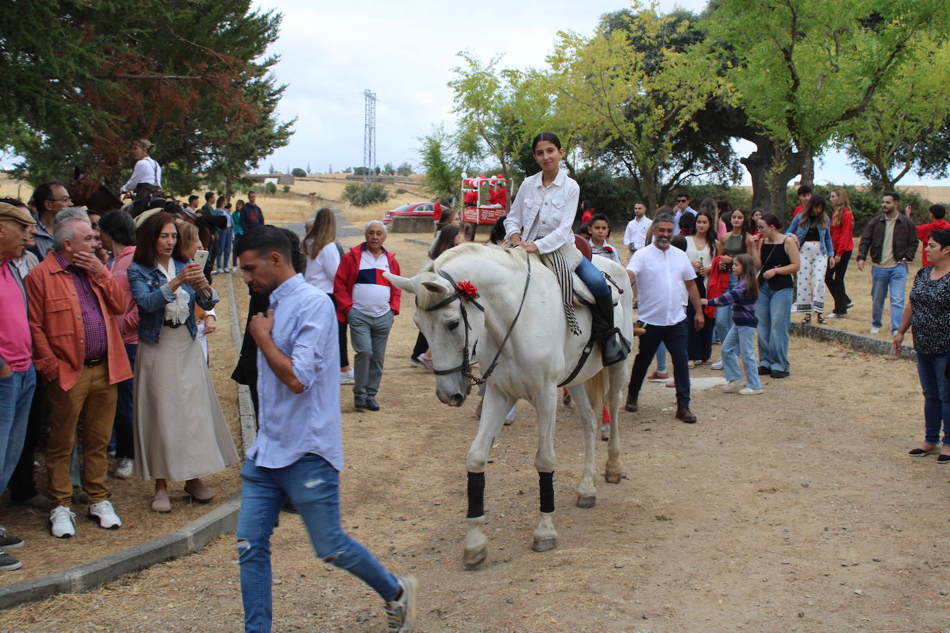 Honores a la Virgen del Carrascal en Cespedosa de Tormes