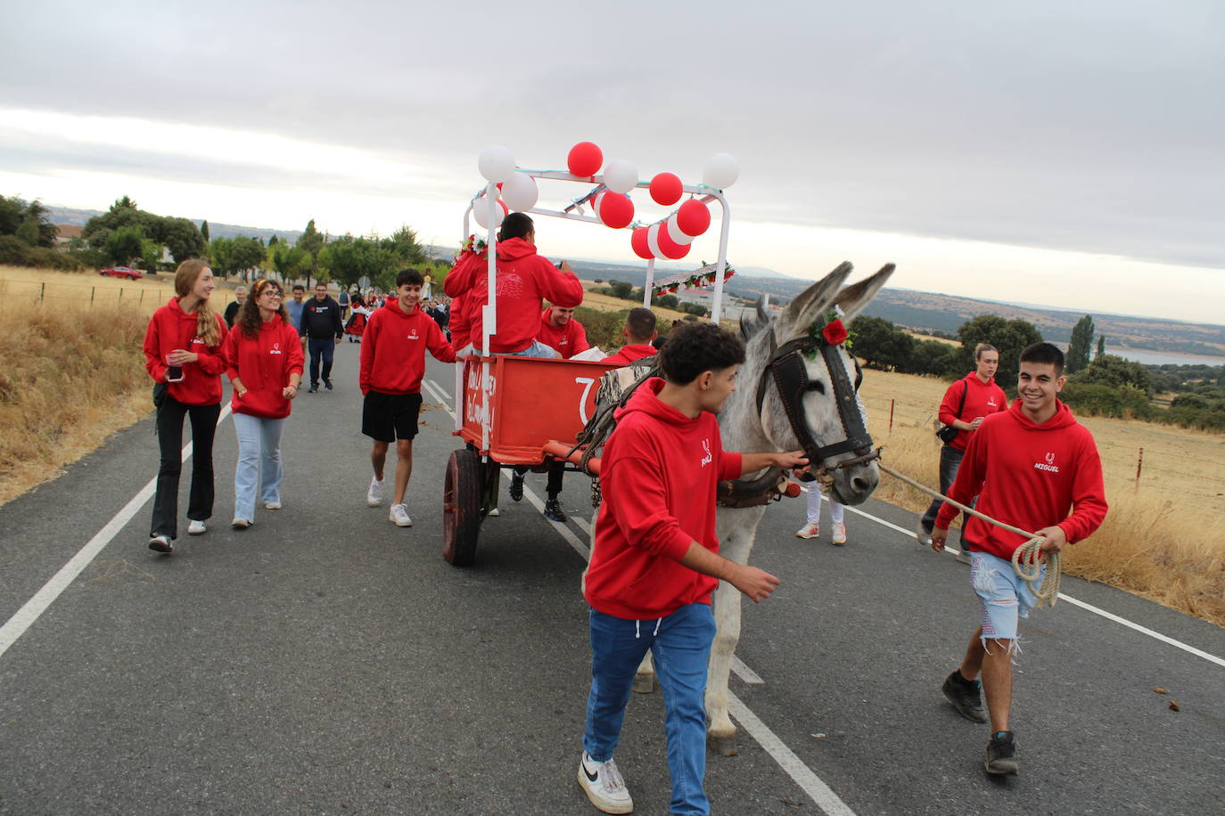 Honores a la Virgen del Carrascal en Cespedosa de Tormes