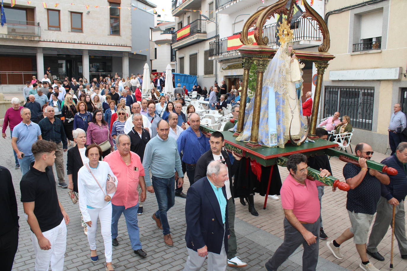 Honores a la Virgen del Carrascal en Cespedosa de Tormes