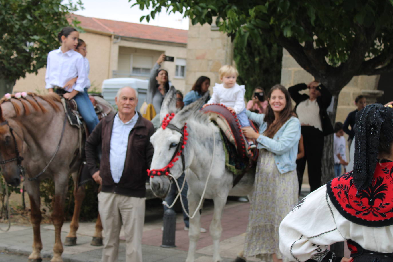 Honores a la Virgen del Carrascal en Cespedosa de Tormes