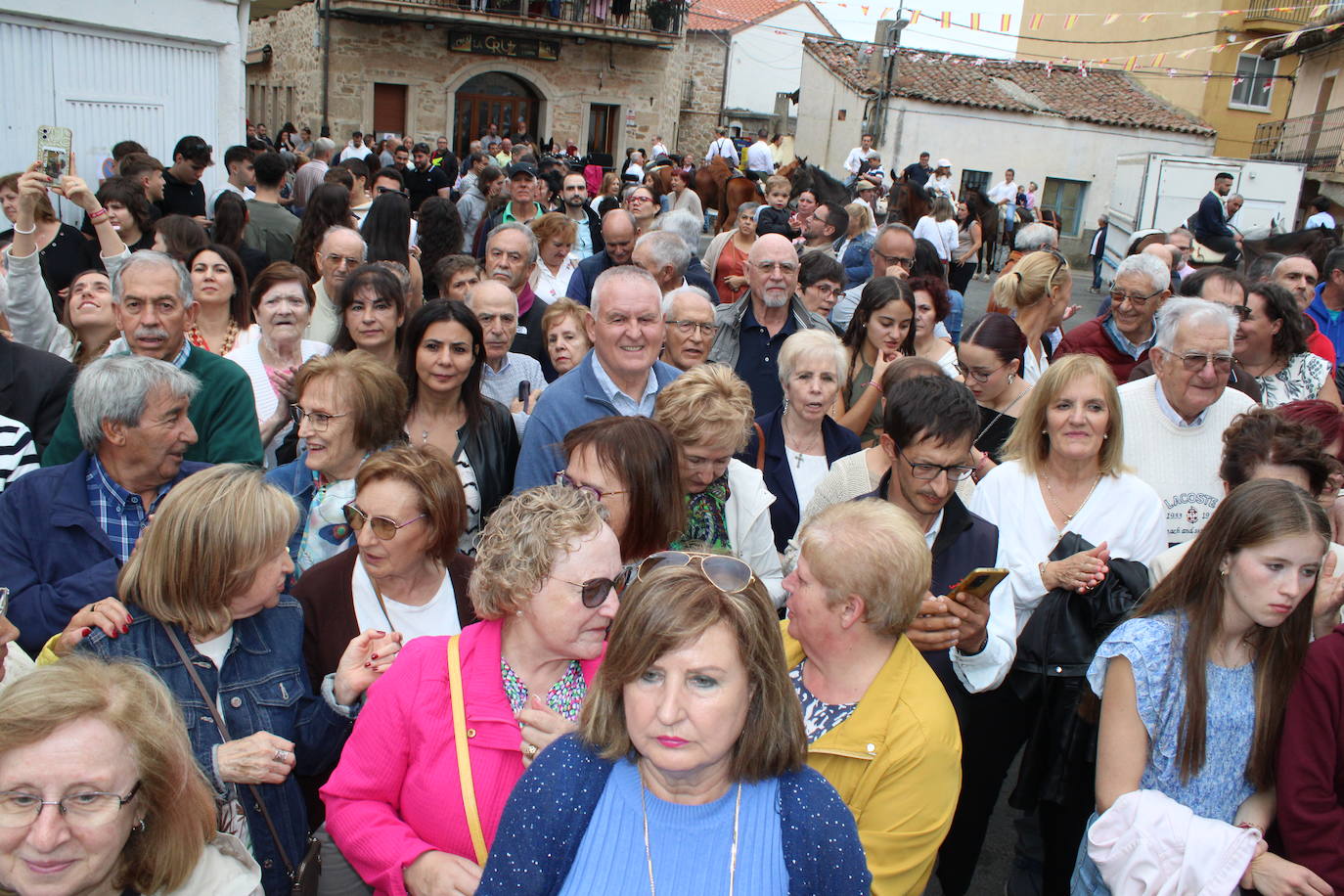 Honores a la Virgen del Carrascal en Cespedosa de Tormes