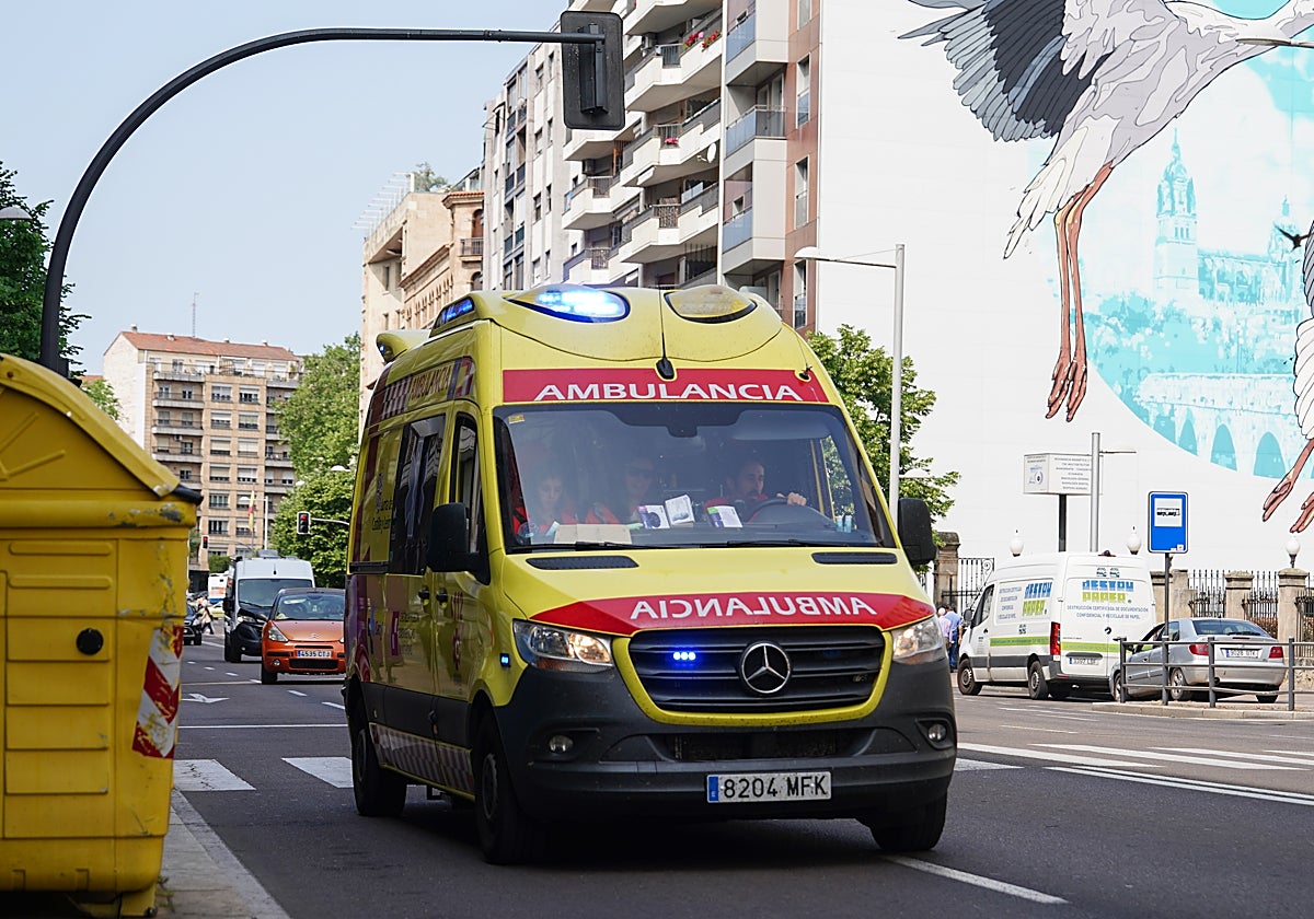 Una ambulancia de Emergencias Sanitarias en Salamanca.