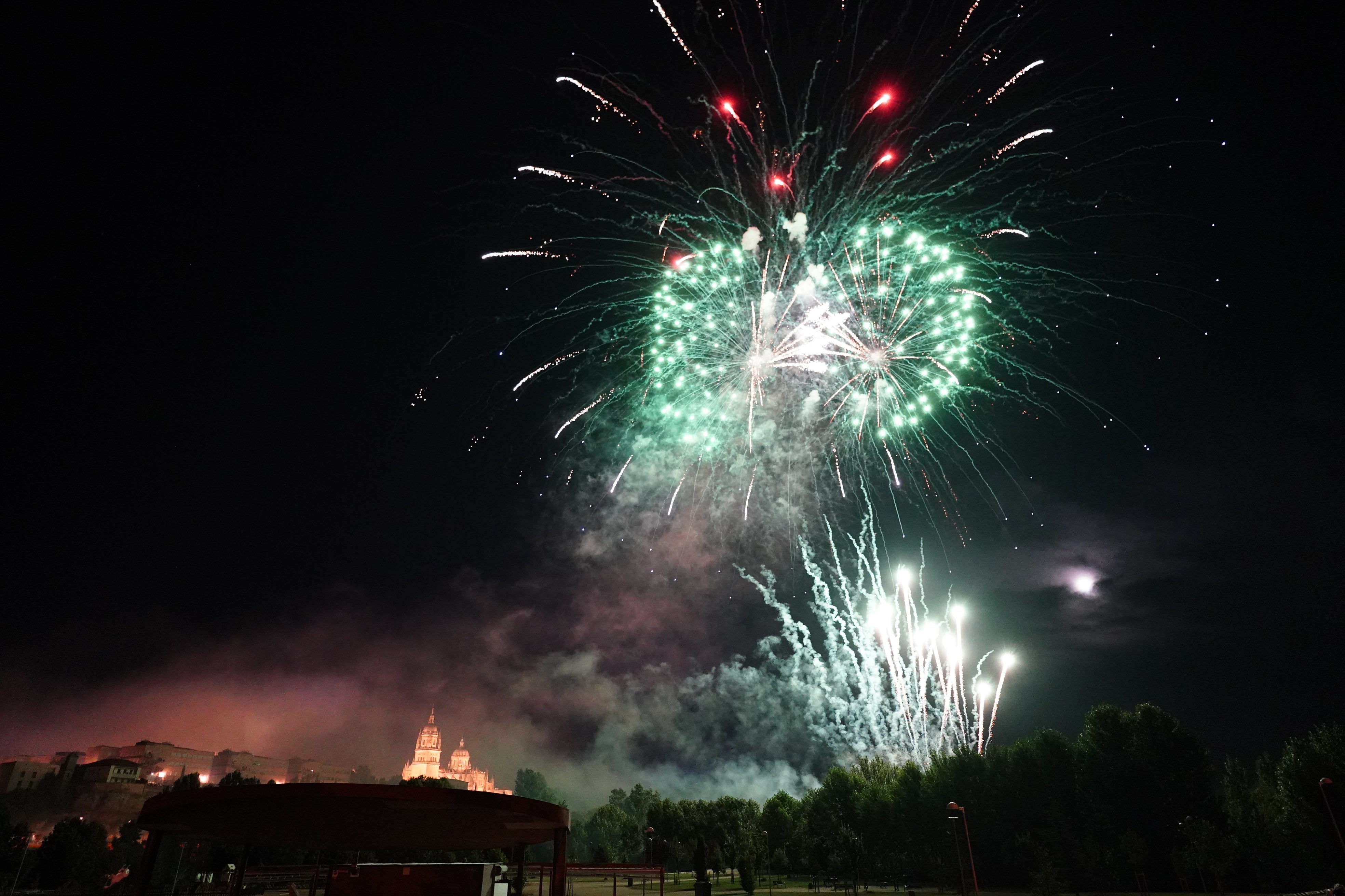 Atronador espectáculo de luz y color para iniciar las Fiestas