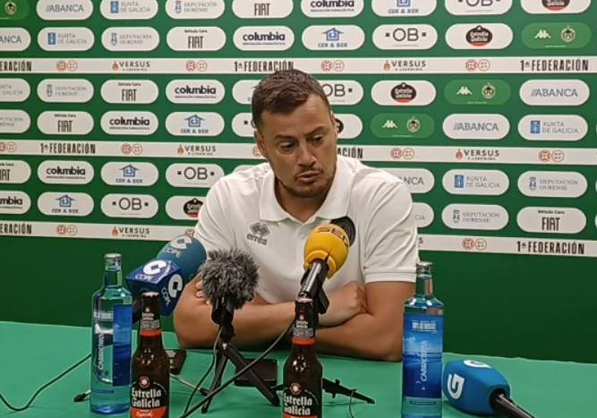 Oriol Riera, en la sala de prensa de Espiñedo tras el partido.