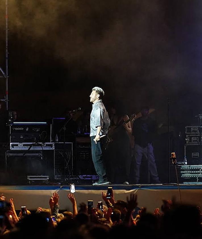 Imagen secundaria 2 - La Plaza Mayor se abarrota al son de Antonio José