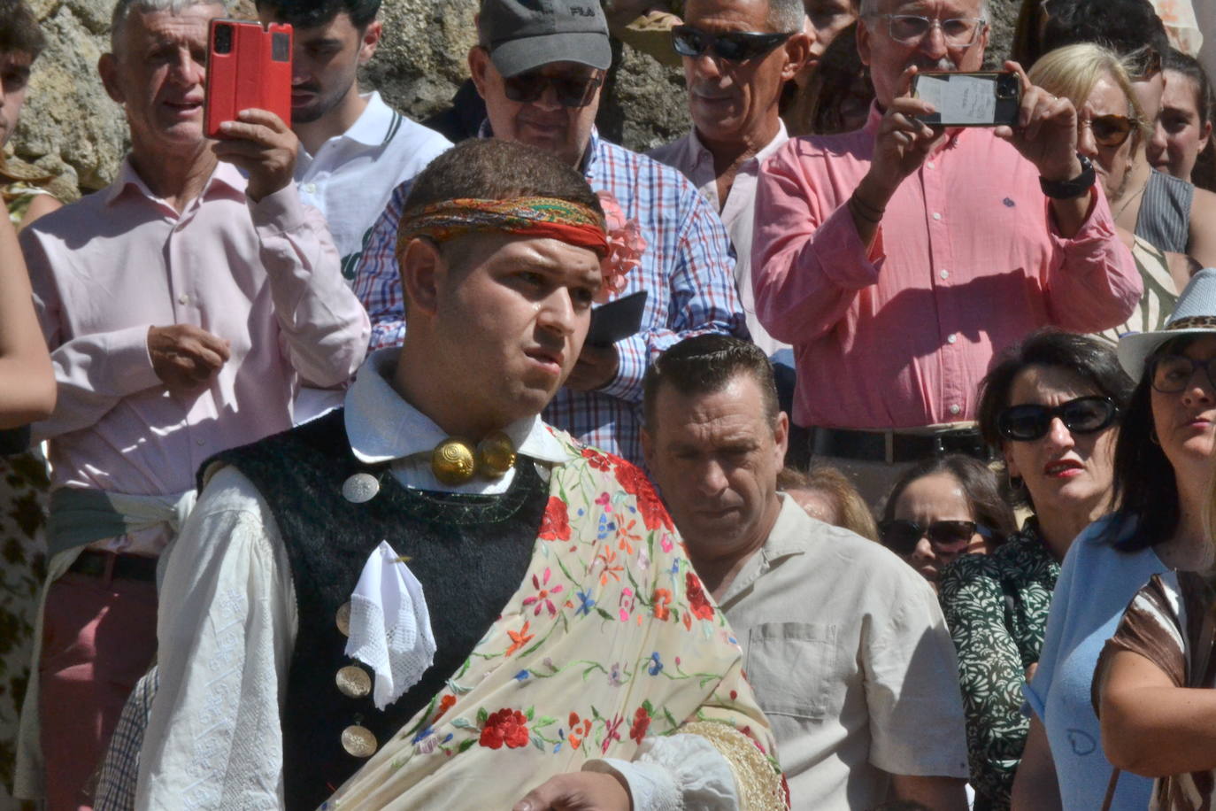 Miranda del Castañar baila en honor a su patrona, la Virgen de la Cuesta
