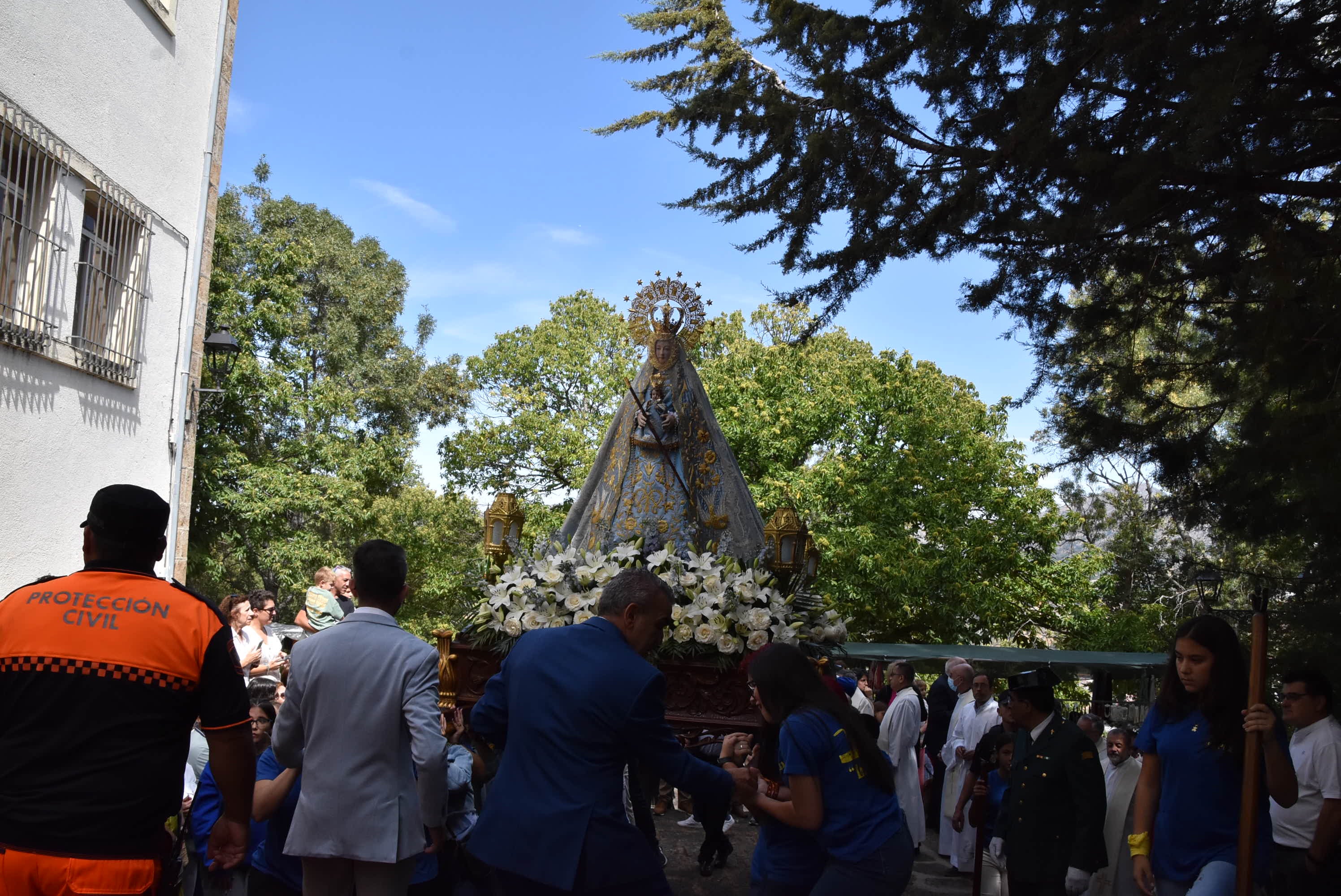 El paraje de El Castañar en Béjar se llena de fieles para acompañar a la Virgen
