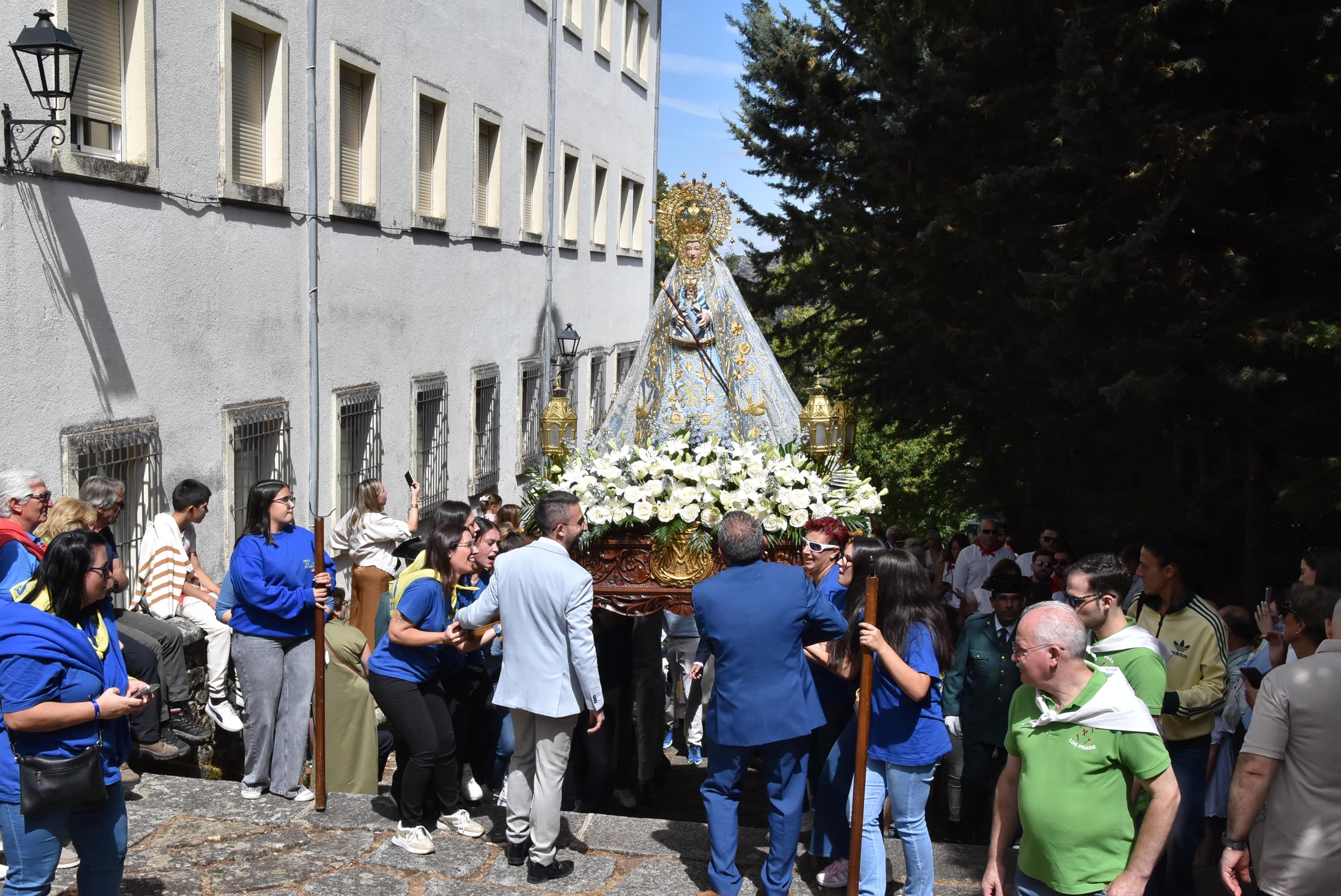 El paraje de El Castañar en Béjar se llena de fieles para acompañar a la Virgen
