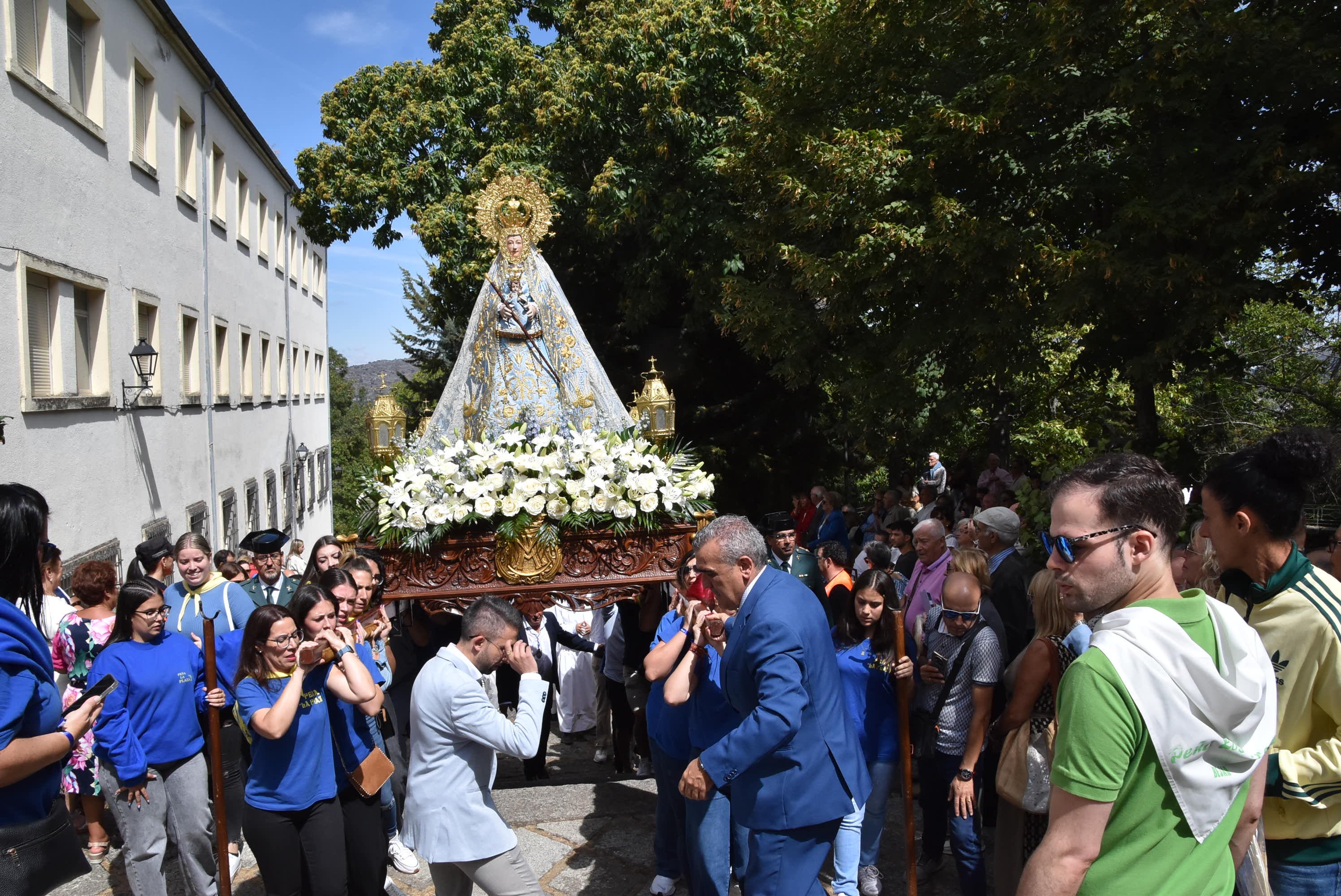 El paraje de El Castañar en Béjar se llena de fieles para acompañar a la Virgen