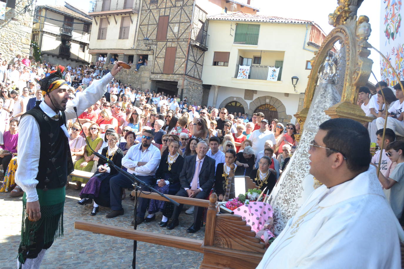 Miranda del Castañar baila en honor a su patrona, la Virgen de la Cuesta
