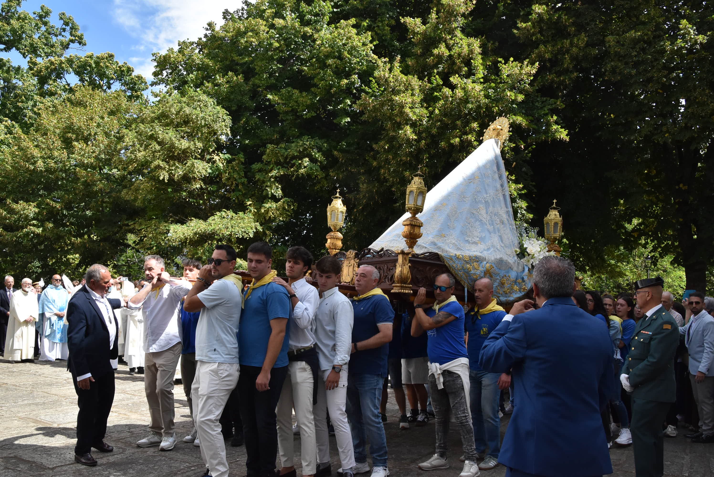 El paraje de El Castañar en Béjar se llena de fieles para acompañar a la Virgen
