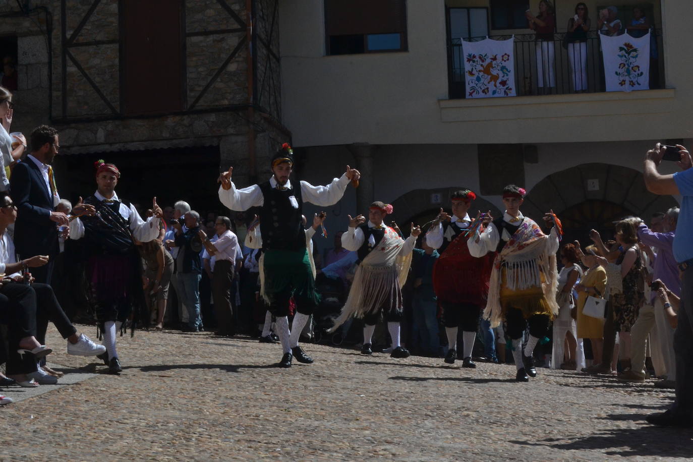 Miranda del Castañar baila en honor a su patrona, la Virgen de la Cuesta