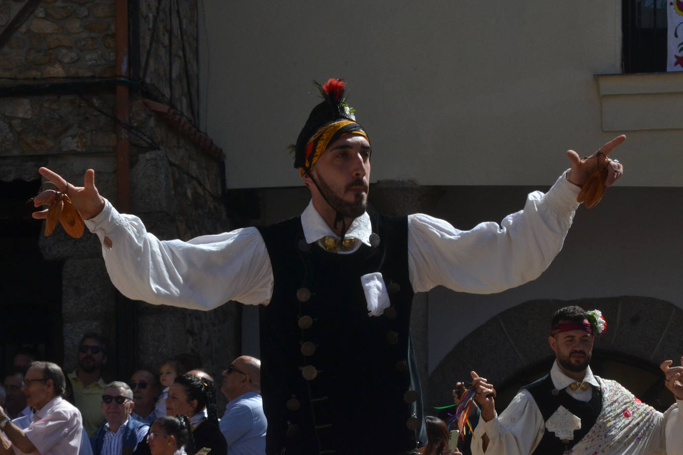 Miranda del Castañar baila en honor a su patrona, la Virgen de la Cuesta