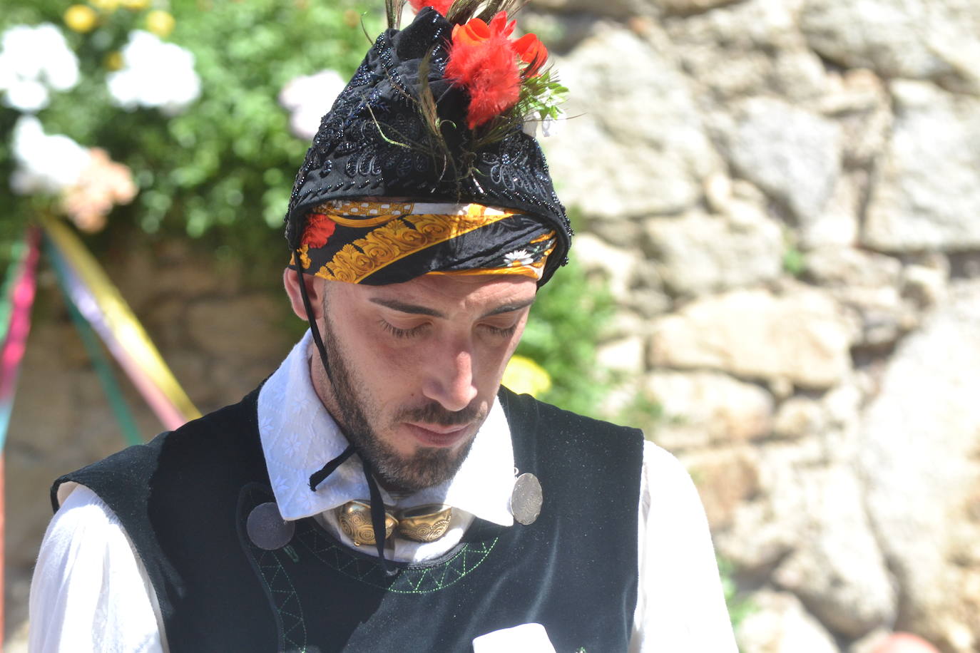 Miranda del Castañar baila en honor a su patrona, la Virgen de la Cuesta