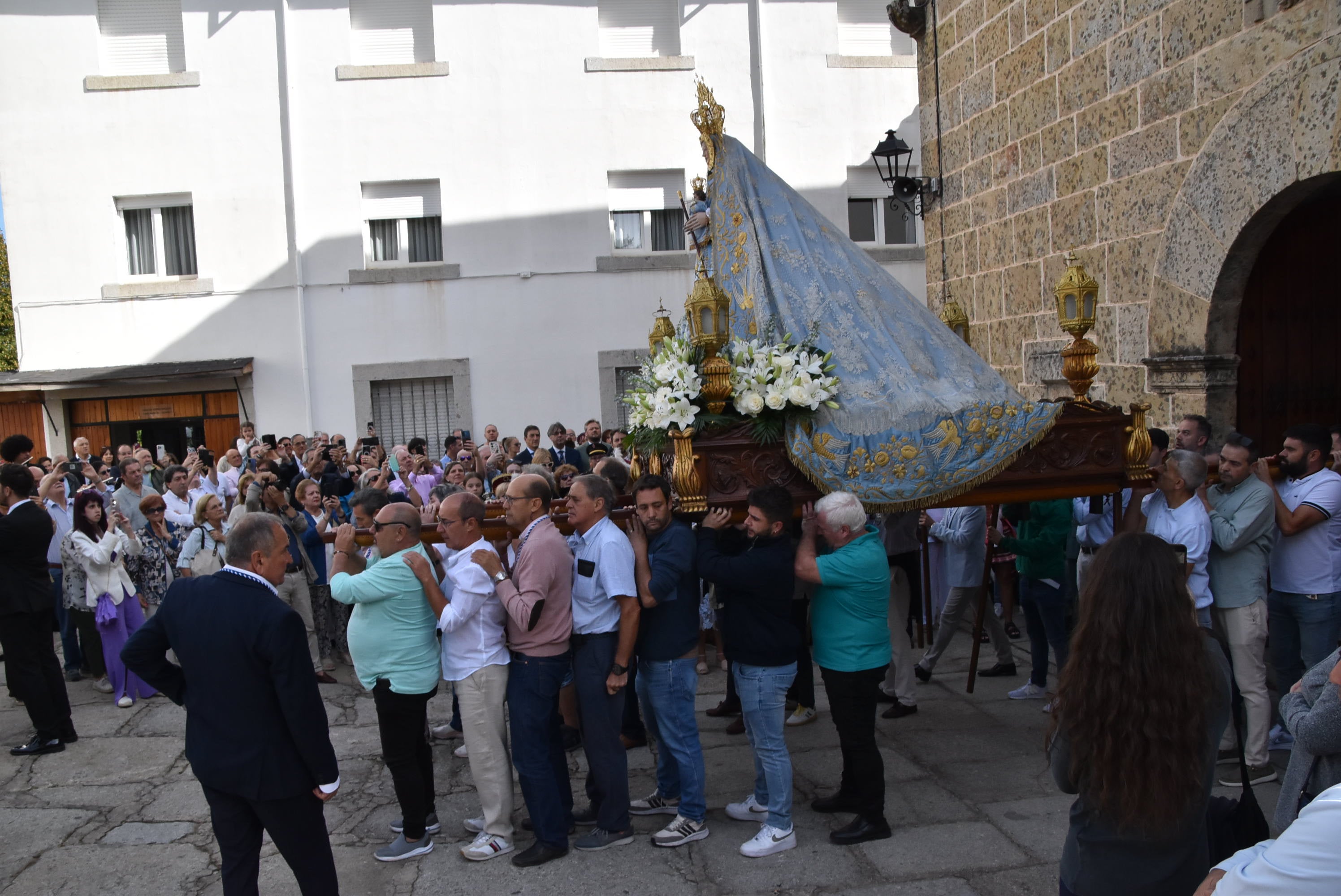 El paraje de El Castañar en Béjar se llena de fieles para acompañar a la Virgen