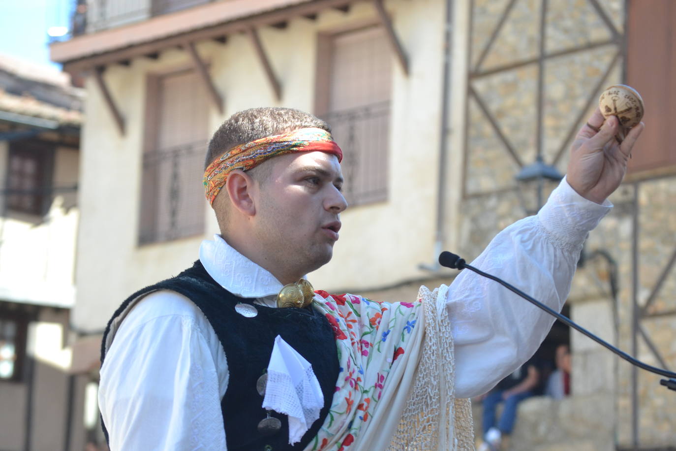 Miranda del Castañar baila en honor a su patrona, la Virgen de la Cuesta