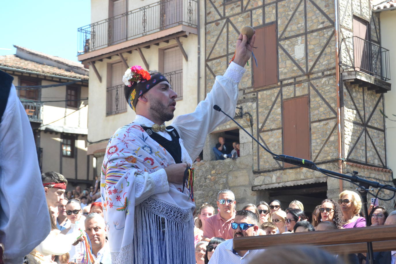 Miranda del Castañar baila en honor a su patrona, la Virgen de la Cuesta