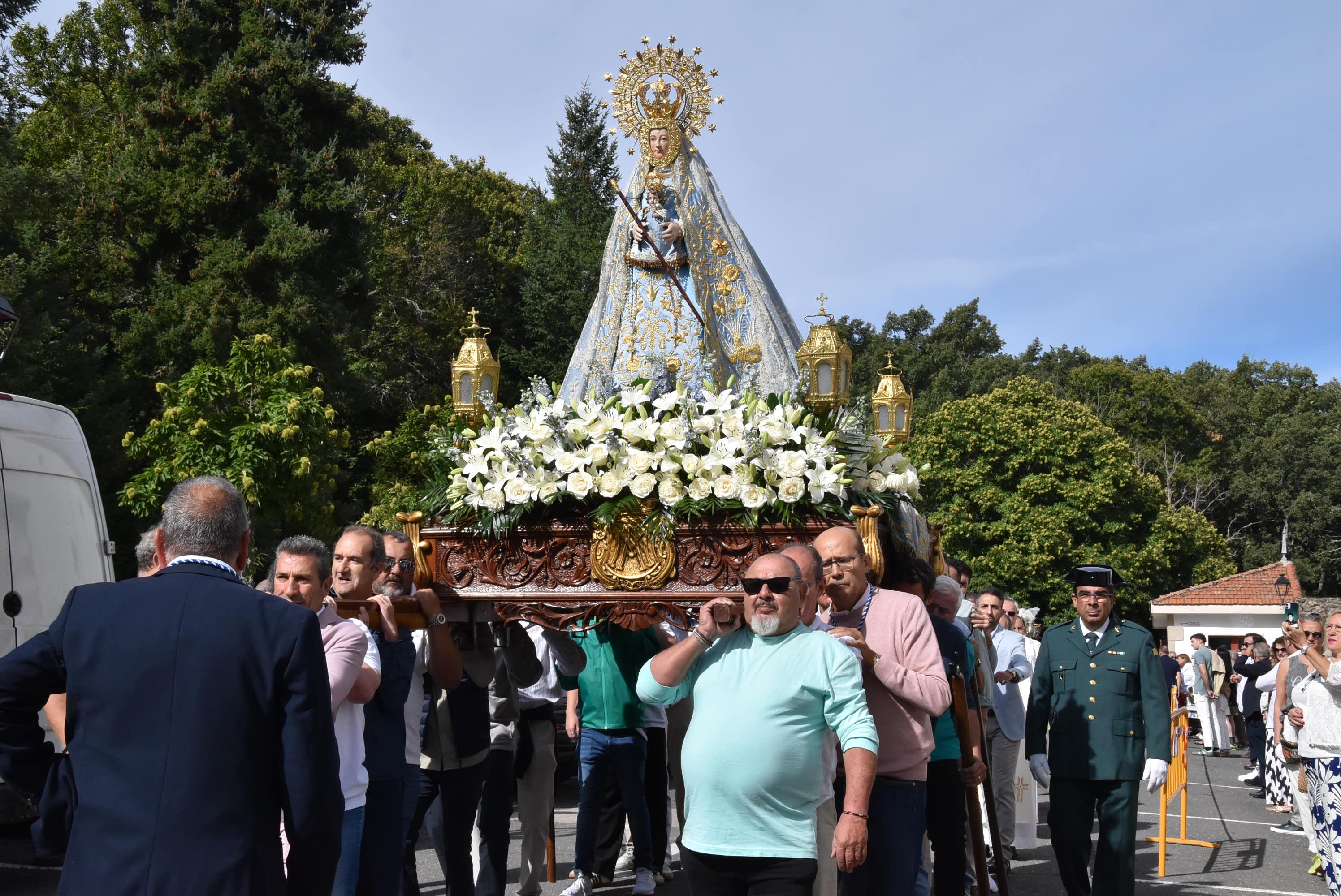 El paraje de El Castañar en Béjar se llena de fieles para acompañar a la Virgen