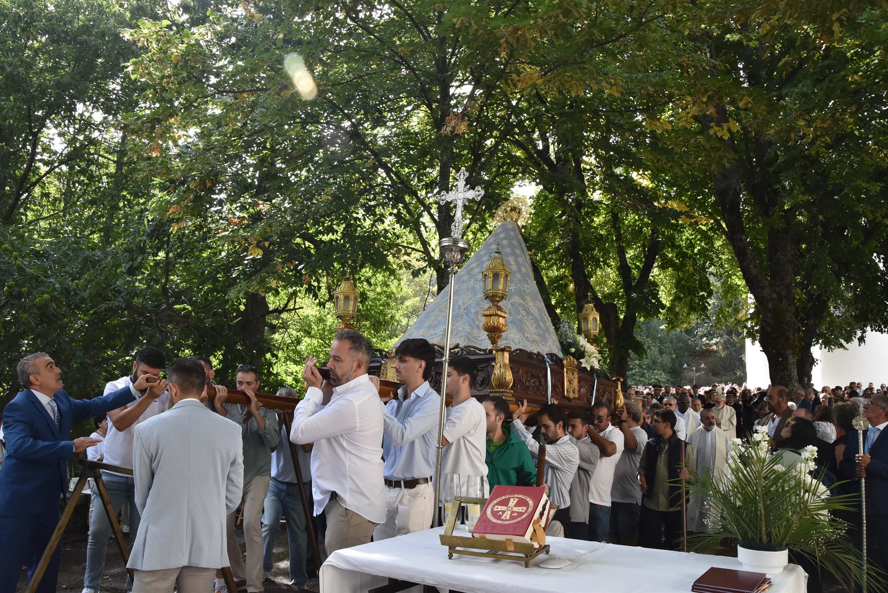 El paraje de El Castañar en Béjar se llena de fieles para acompañar a la Virgen