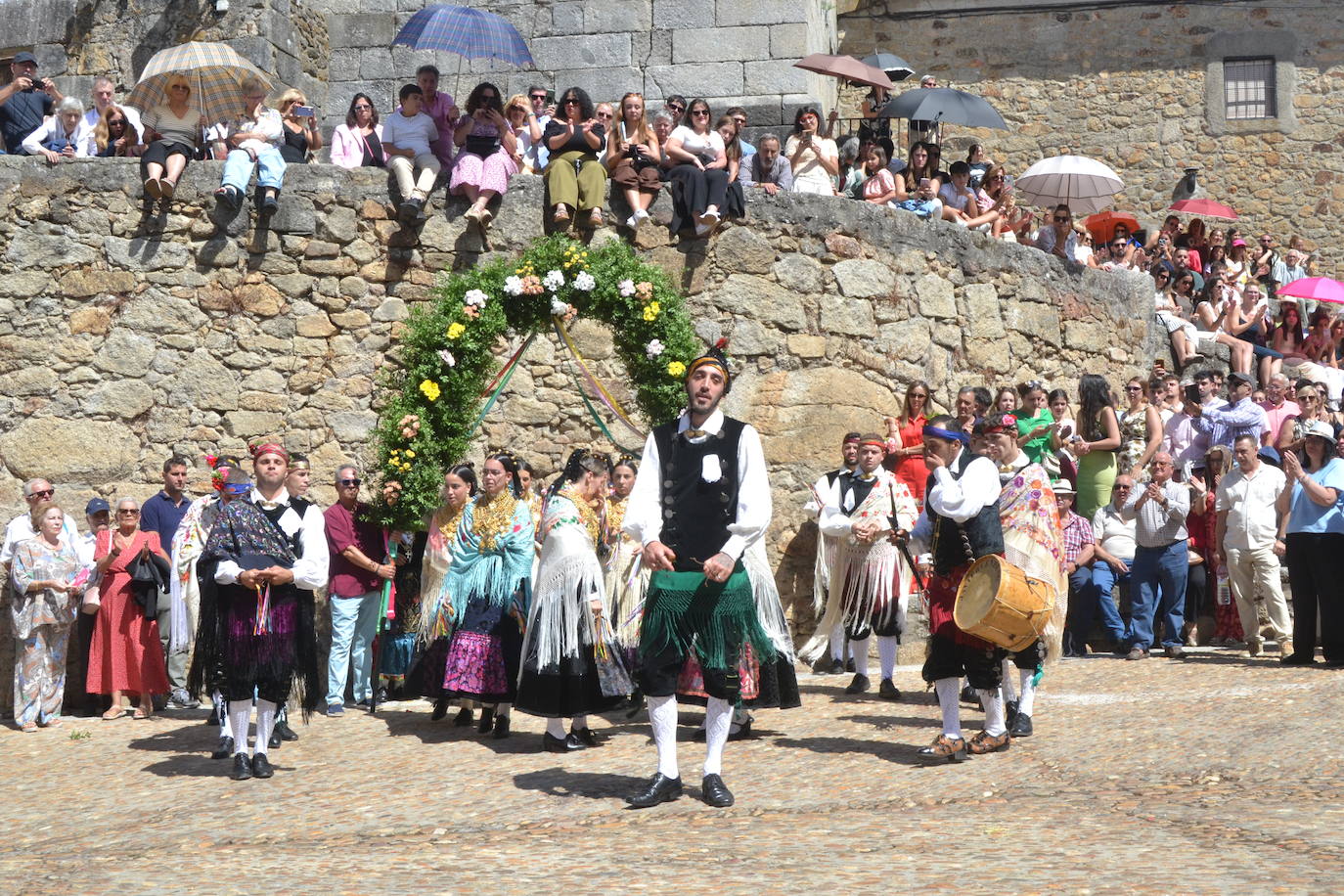 Miranda del Castañar baila en honor a su patrona, la Virgen de la Cuesta
