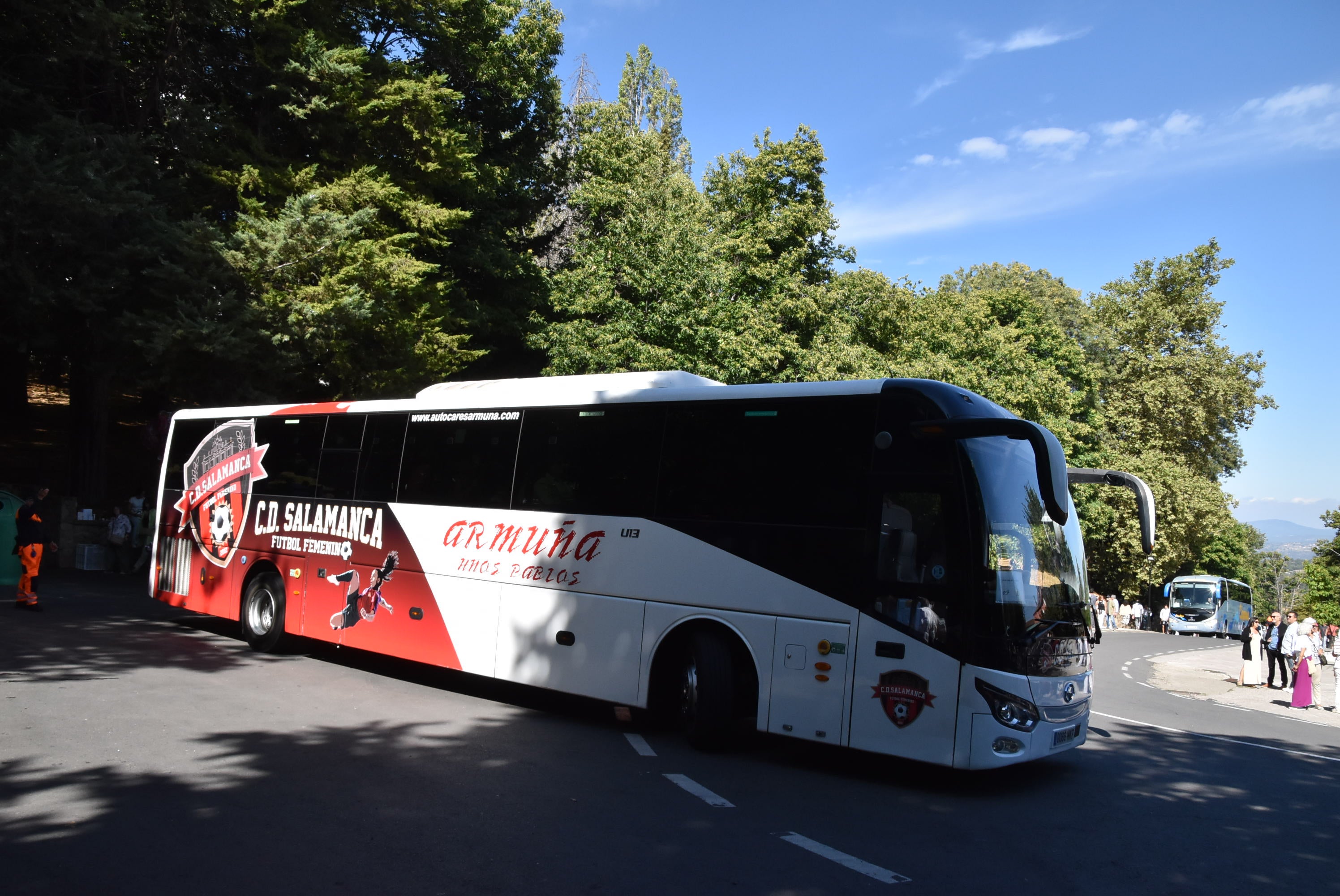 El paraje de El Castañar en Béjar se llena de fieles para acompañar a la Virgen
